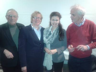 Schwerpunktthemen des politischen Stammtischs am 14.01.2016 waren Fragen der Unterbringung von Flchtlingen und das Verkehrskonzept Werden.
im Bild: Hanslothar Kranz, Martina Schrmann, Jennifer Nadolny, Peter Bialas